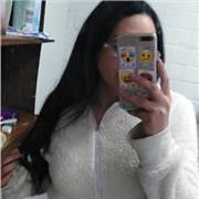 Enseño a niños a leer y a conocer la letras